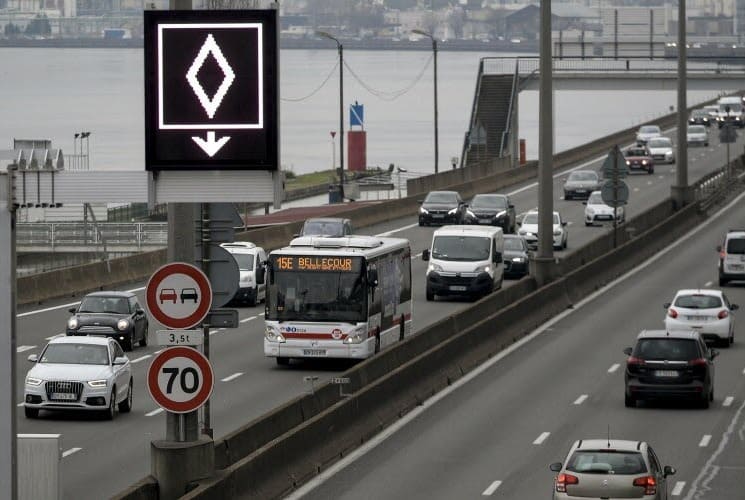 Road infrastructure with dedicated lanes for carpooling and buses, aimed at promoting shared travel and reducing congestion.